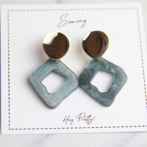 Geometric Metal Stud Earrings - Picture 3 of 4